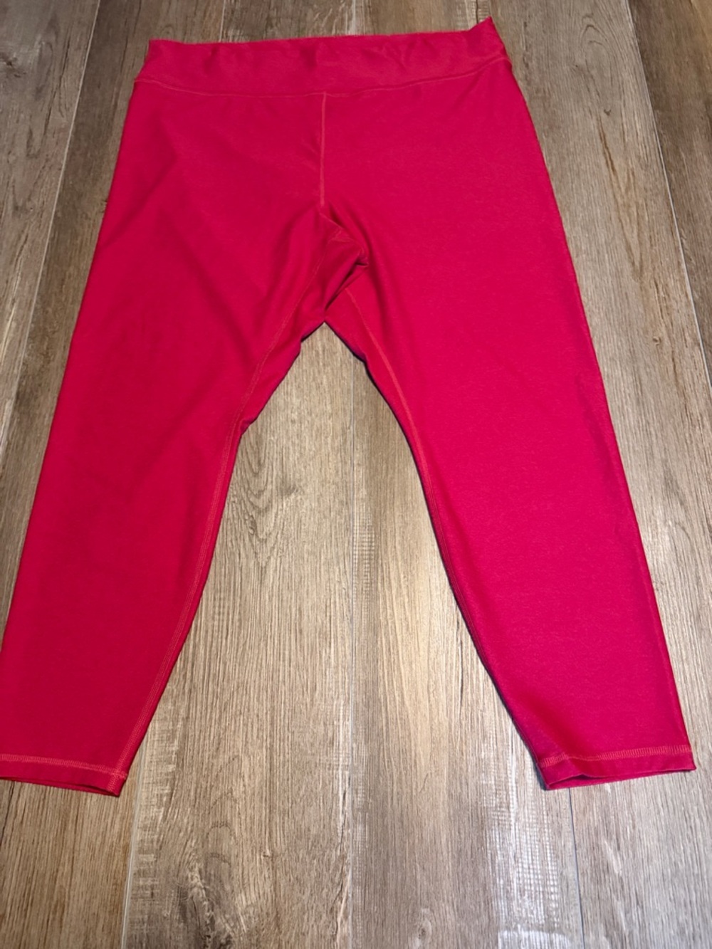 Women’s Old Navy Cloud+ Go-Dry Capri leggings